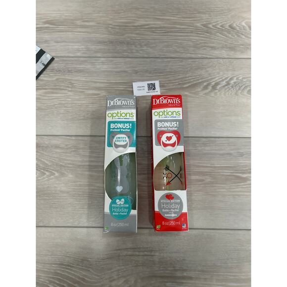 Dr. Brown’s Holiday Baby Bottles + Pacifiers Set 8oz - Picture 1 of 3